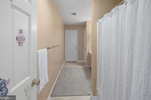 381 Thornhill Dr, Hanover PA  17331-7976 exterior