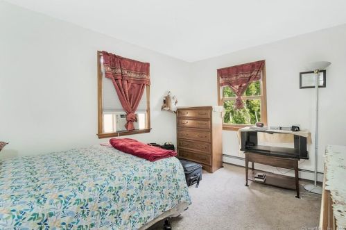 6 Birch St, Enfield CT 06082-4302 exterior