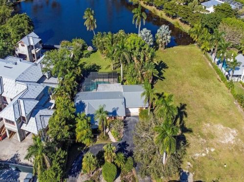 649 Bougainvillea Rd, Naples, FL 34102-5545