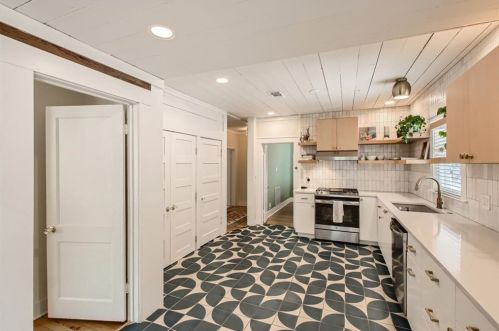 3901 Becker Ave, Austin TX 78751-5209 exterior