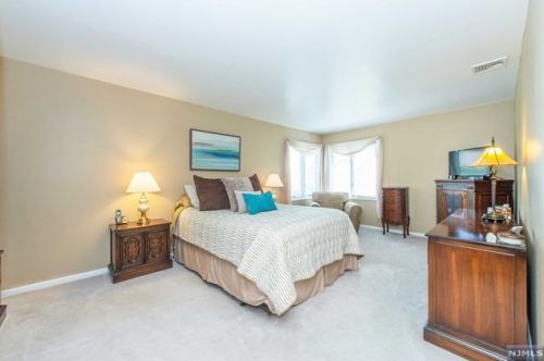 29 Cedarwood Ter, West Paterson NJ exterior