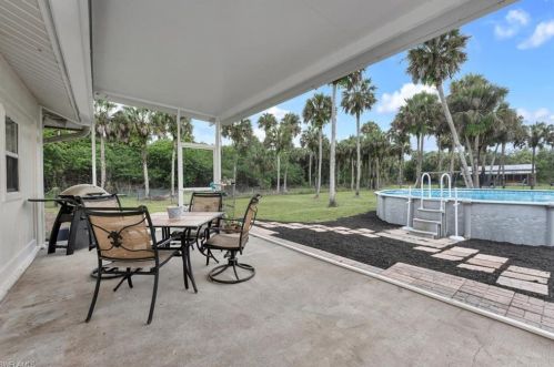 3960 18 Ave, Naples FL 34120-6309 exterior