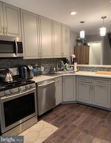 1411 19 St, Philadelphia PA 19146-4655 exterior