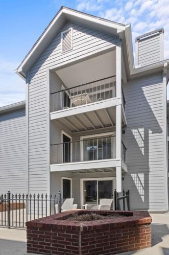 327 Granville Ct, Atlanta GA  30328-3434 exterior