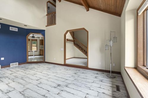 6218 Old Middleton Rd, Madison WI  53705-1040 exterior