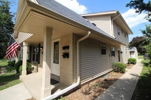 3820 35th St, Milwaukee, WI 53221-1008