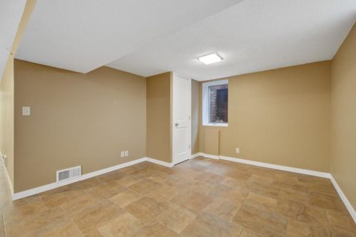 1606 Hazel St, Saint Paul MN 55119-4230 exterior