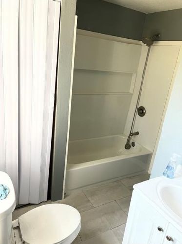 882 Center Rd, Pittsburgh PA  15239-1962 exterior