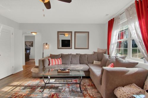 1601 Oriole Ln, Saint Louis, MO 63144-1110