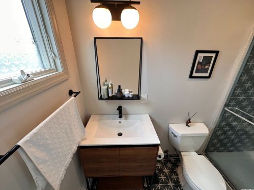 4 Cutchogue Ln, Commack NY  11725-4207 exterior