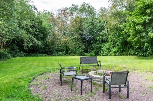 228 Grandview Ave, Woonsocket RI 02895-2752 exterior