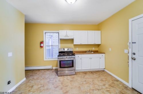 18 Straight St, Paterson NJ  07501-1024 exterior