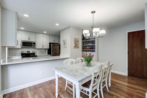 597 Holly Ave, Saint Paul MN 55102-2209 exterior