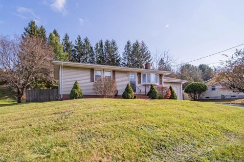 105 County Rd, Torrington, CT 06790-4270