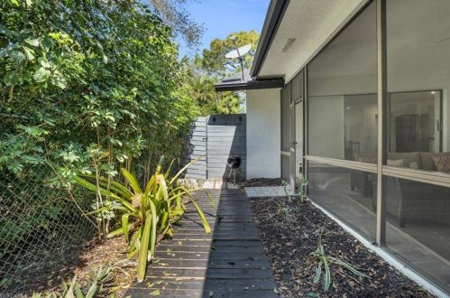 155 Old Tamiami Trl, Naples FL 34110-1170 exterior