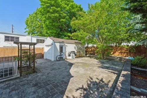 5 7 St, Valley Stream NY 11581-1255 exterior