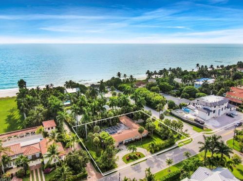 76 6th Ave, Naples, FL 34102-8610