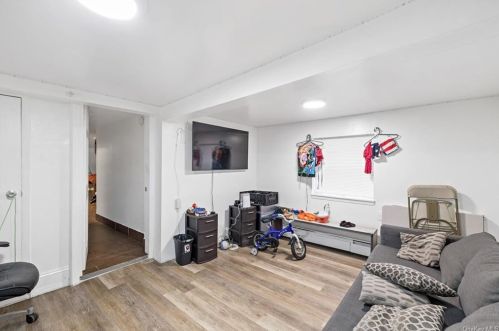 1506 Crosby Ave, Bronx NY 10461-4901 exterior