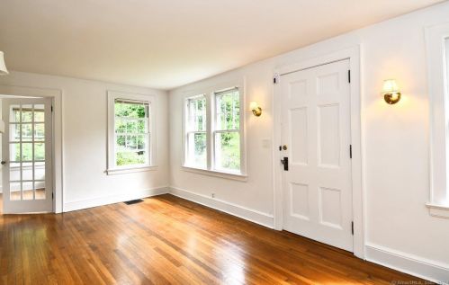 113 Kings Hwy, Westport CT  06880-4718 exterior