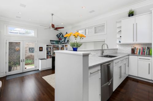 1523 School St, Chicago IL 60657-2121 exterior