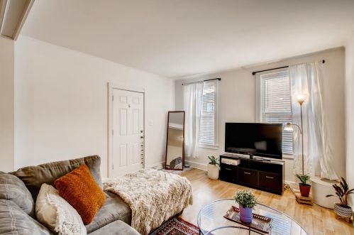 1947 Grand Ave, Chicago, IL 60622-6233