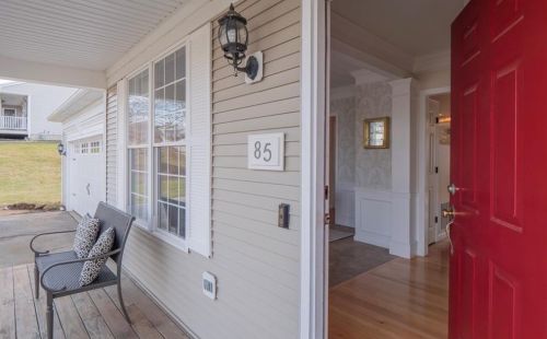 85 Carriage Trl, Middletown, RI 02842-7251