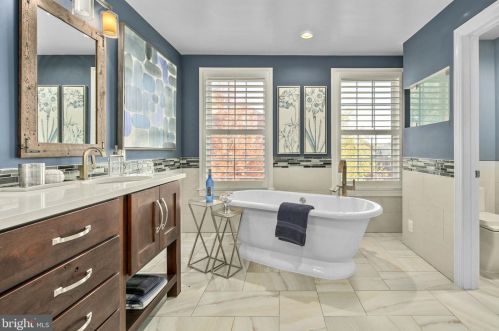 1822 Fonthill Ct, Mc Lean VA 22102-4792 exterior