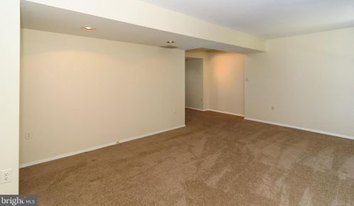 8016 Branch Wood Ct, Ellicott MD 21043-6937 exterior