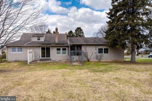 2604 Chestnut Vw Dr, Lancaster PA 17603-4157 exterior