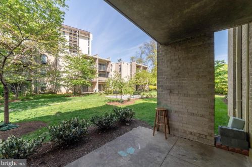 28 Canterbury Sq, Alexandria VA 22304-3062 exterior