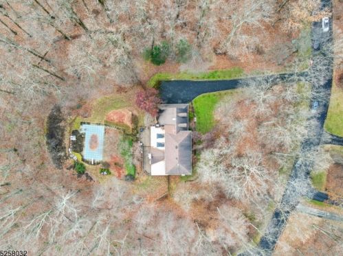 28 Chester Woods Dr, Chester NJ  07930-2828 exterior