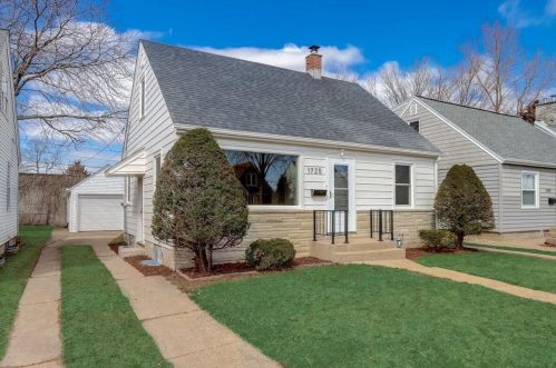 1725 55, Milwaukee WI 53214-5250 exterior