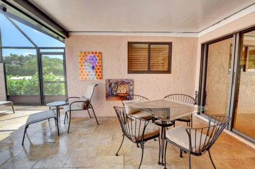 82 Hampshire Ln, Boynton Beach FL 33436-7414 exterior