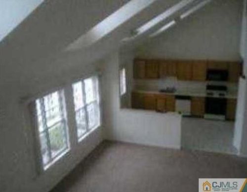 8 Park Sq, Metuchen NJ  08840-1878 exterior