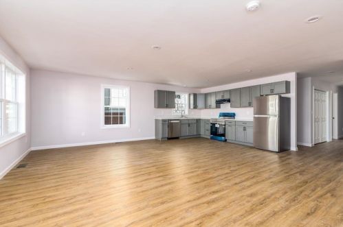 84 Glenham St, Providence RI 02907-1247 exterior