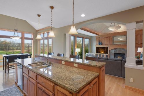 1676 Isabella Pkwy, Chaska MN 55318-3214 exterior