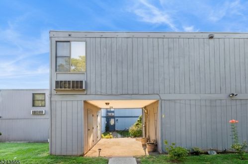 684 Irvington Ave, Maplewood NJ 07040-1623 exterior