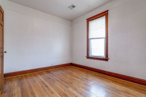 4832 Cornelia Ave, Chicago IL 60641-3541 exterior