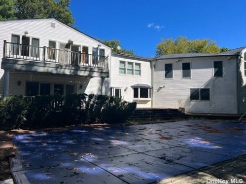 7 Croydon Ct, Huntington Station, NY 11746-6143