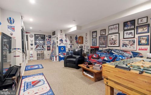 312 Krams Ave, Philadelphia PA 19128-4733 exterior