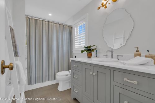 400 Newark Ave, Point Pleasant Beach NJ 08742-4141 exterior