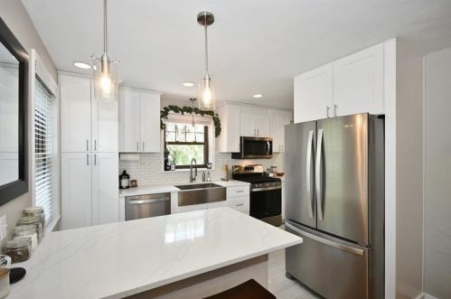 2327 Meadow Dr, Pittsburgh PA  15235-2740 exterior