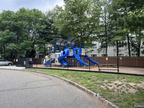 202 Nelson Ct, Edgewater NJ  07020-1631 exterior