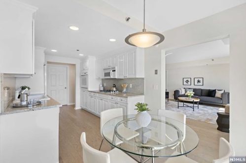 102 Adams Ct, Edgewater NJ 07020-1654 exterior