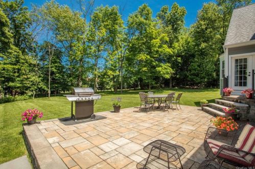 15 Cypress Ln, Briarcliff NY 10510-1215 exterior