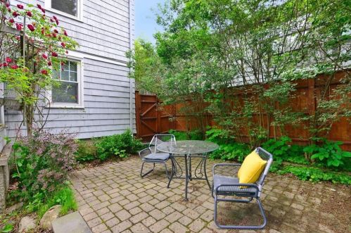 41 4th St, Providence RI 02906-3756 exterior