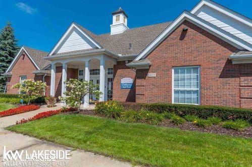 45802 Warwick Dr, Macomb Township MI  48044-4066 exterior