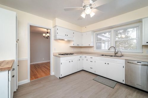 2093 Emerald Ln, Saint Paul MN 55122-2810 exterior