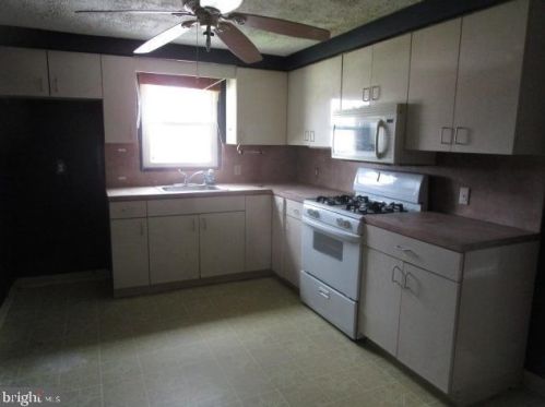 1130 8th St, Chester PA 19013-4204 exterior