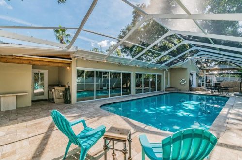 456 Davis Blvd, Tampa FL 33606-3818 exterior